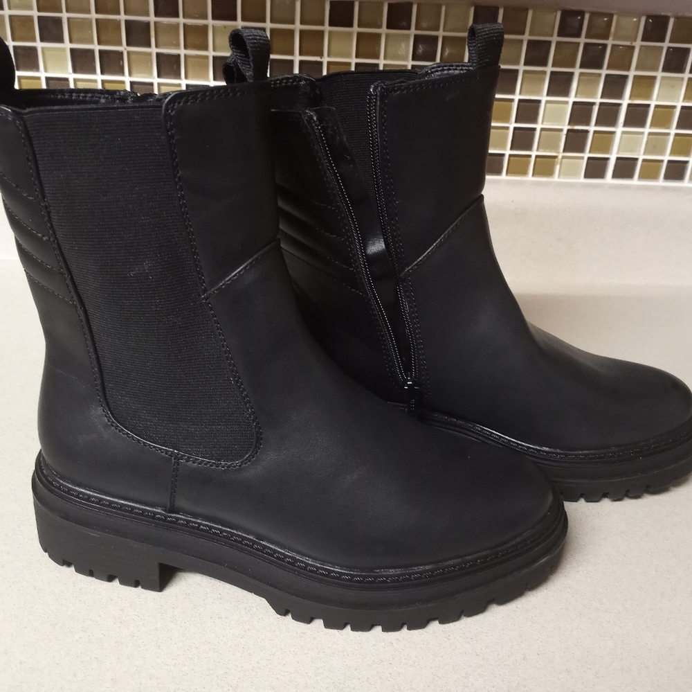 NWT size 8.5